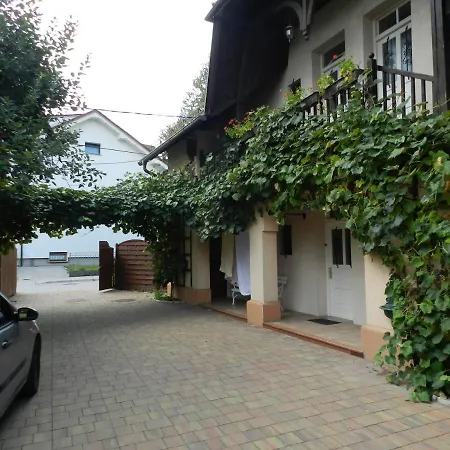 With Free Car Parking, Wifi And Bikes For Free Apartment *