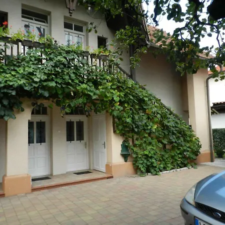 With Free Car Parking, Wifi And Bikes For Free Apartment *